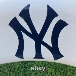 2009 Yankee, Stadium inaugural season Game Used Clubhouse Chair