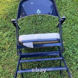 2009 Yankee, Stadium inaugural season Game Used Clubhouse Chair