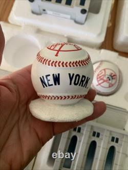 2010 Hawthorne Village Yankee Stadium Home For The Holidays 3 Piece Lighted