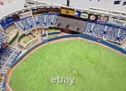 Danbury Mint NY Yankees Stadium Replica Model MLB 2003 Pre Owned FREE SHIPPING Danbury Mint NY Yankees Stadium Replica Model MLB 2003 Pre Owned FREE SHIPPING