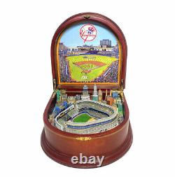 Danbury Mint The New York Yankees Music Box NYC with Stadium