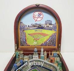 Danbury Mint The New York Yankees Music Box NYC with Stadium