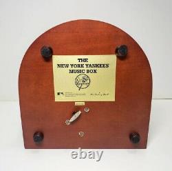 Danbury Mint The New York Yankees Music Box NYC with Stadium