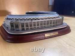 Danbury Mint Yankee Stadium Opening Day 2009 Limited Edition Replica Sculpture
