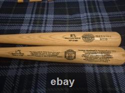Louisville Slugger Yankees Yankee Stadium 2009 Commemorative Bat Set with Stand