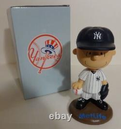 NEW YORK YANKEES 2013 CHARLIE BROWN PEANUTS 2nd in SERIES SGA BOBBLEHEAD NIB