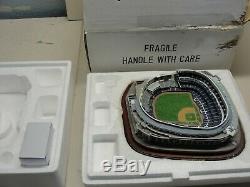 New Danbury Mint 2009 World Series Champions New York Yankees Lighted Stadium