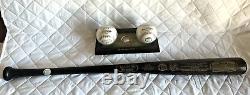 New York Yankees 2008 Final Season Yankee Stadium Louisville Slugger Bat & Balls