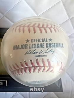 New York Yankees 2008 Final Season Yankee Stadium Louisville Slugger Bat & Balls