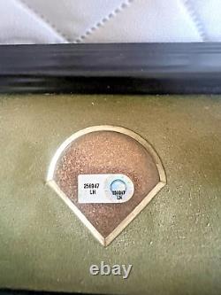 New York Yankees 2008 Final Season Yankee Stadium Louisville Slugger Bat & Balls