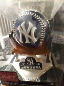 New York Yankees Collectible Baseball with Stadium Seat Stand RARE HTF! Rawlings