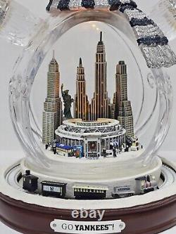 New York Yankees Crystal Snowman 10 Players Set And Piece of Concrete Stadium