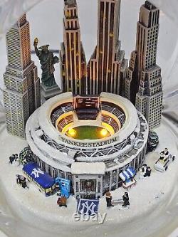 New York Yankees Crystal Snowman 10 Players Set And Piece of Concrete Stadium