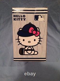 New York Yankees SGA 8/24/2014 Japan Hello Kitty Bobblehead Lmtd Edition Kids