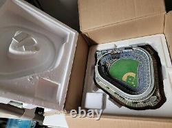 RARE Danbury Mint home of New York Yankees Stadium Light Up Sculpture withbox 12