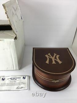 The Danbury Mint New York Yankees Stadium Replica Music Box Withcertificate & Box